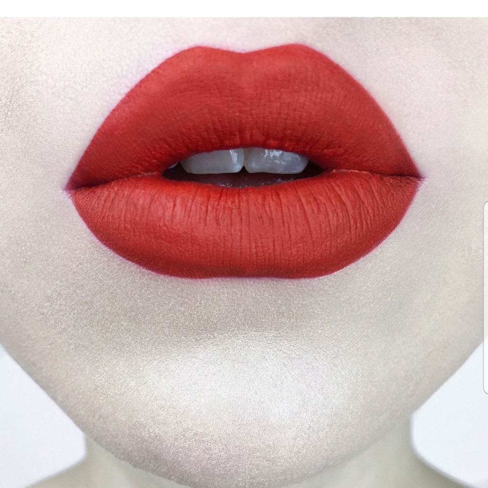 KAT VON D EVERLASTING LIQUID LIPSTICK - Picture 3 of 3